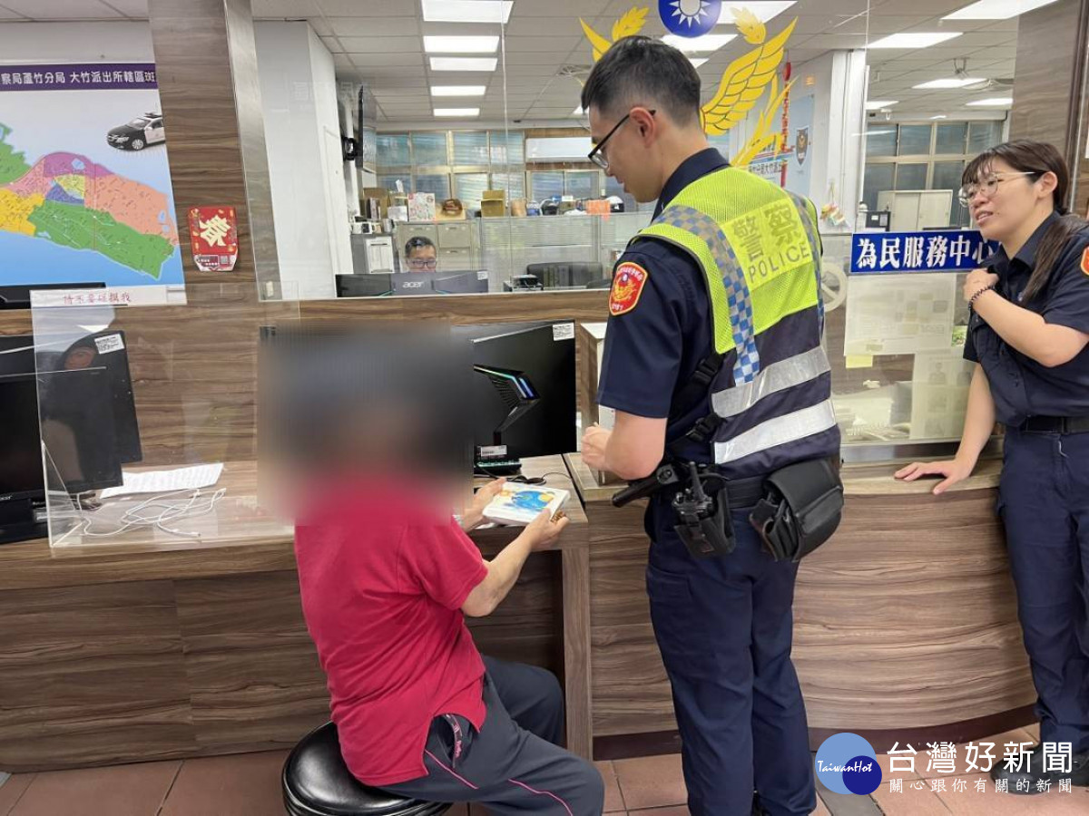 八旬老婦迷途徒步兩小時　蘆竹警靠「冠夫姓」一問助團圓