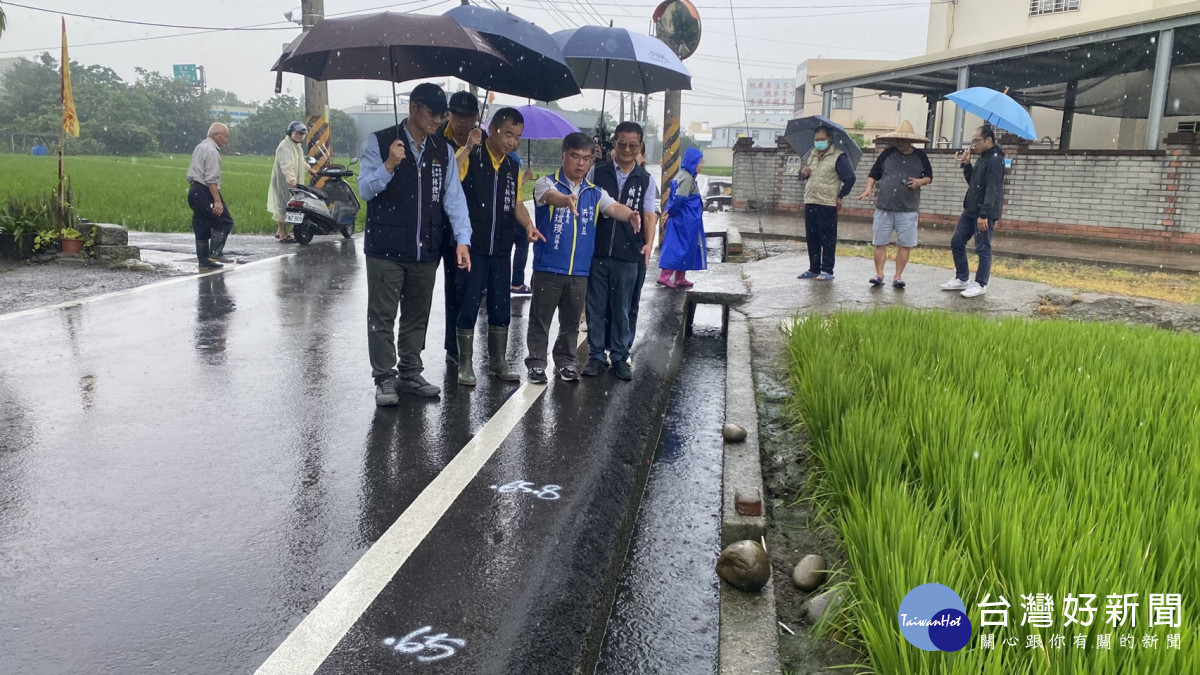 立委楊瓊瓔、台中市議員賴朝國爭取東側側溝約300公尺加蓋，路寬增加約0.9公尺。