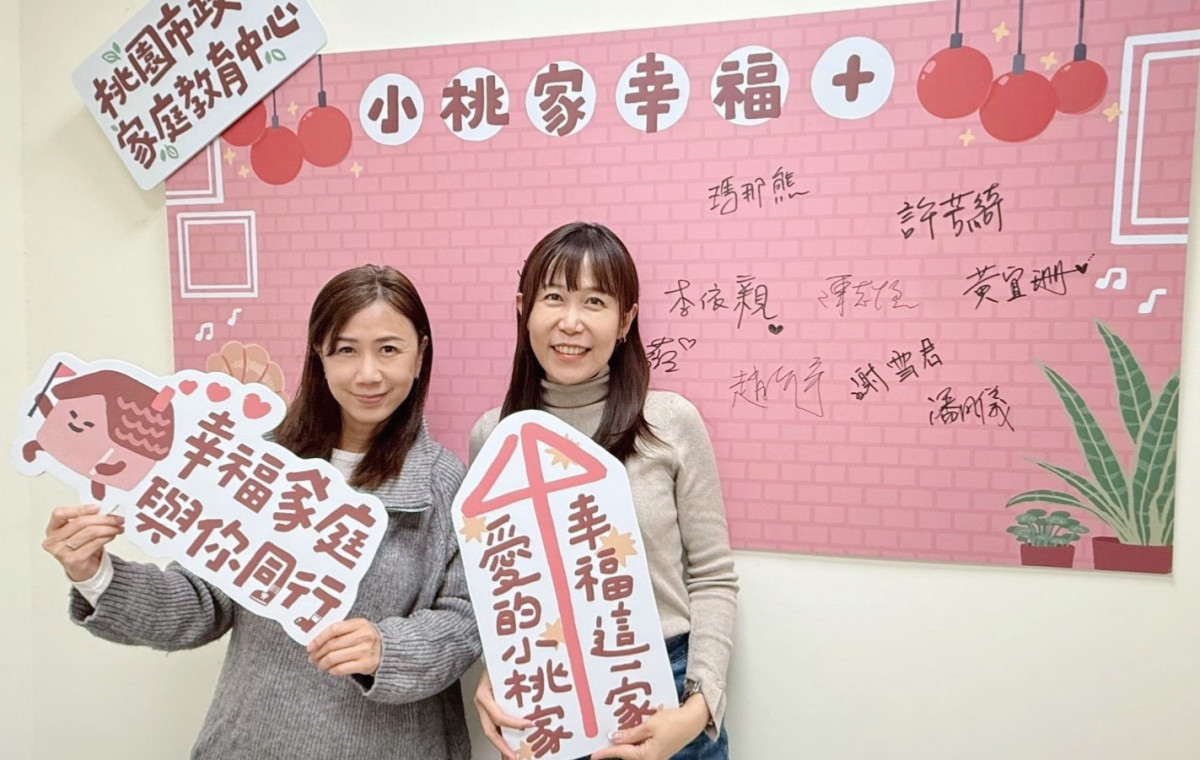 作家劉中薇(左)、臨床心理師曾心怡(右)
