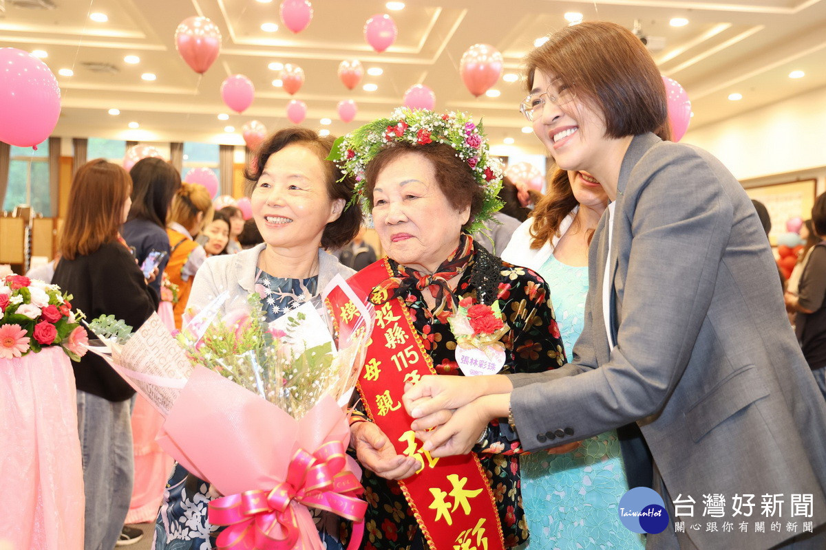 母親是家庭支柱及穩定的力量。（縣府提供）