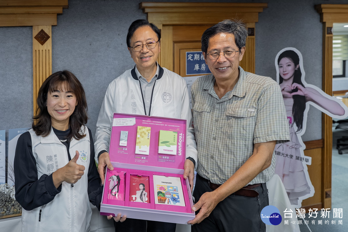 桃園市長張善政出席「閃耀珍珠海岸主題遊程．好禮套票．舒華旅遊好禮包發布記者會」。