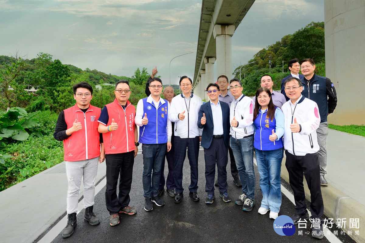 桃園市長張善政出席蘆竹區「A11赤塗路新闢道路工程」完工通車典禮。<br />
