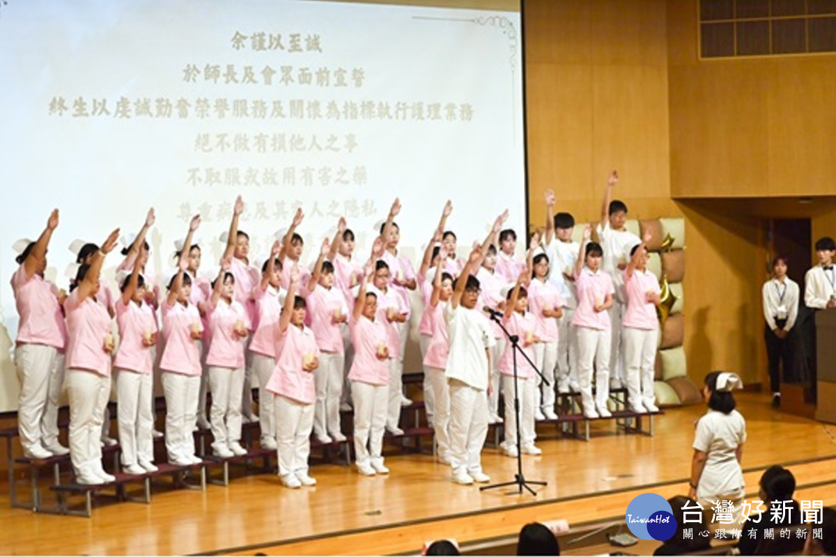 慶祝護師節　長榮大學護理系舉辦加冠暨派遣典禮薪火相傳守護生命
