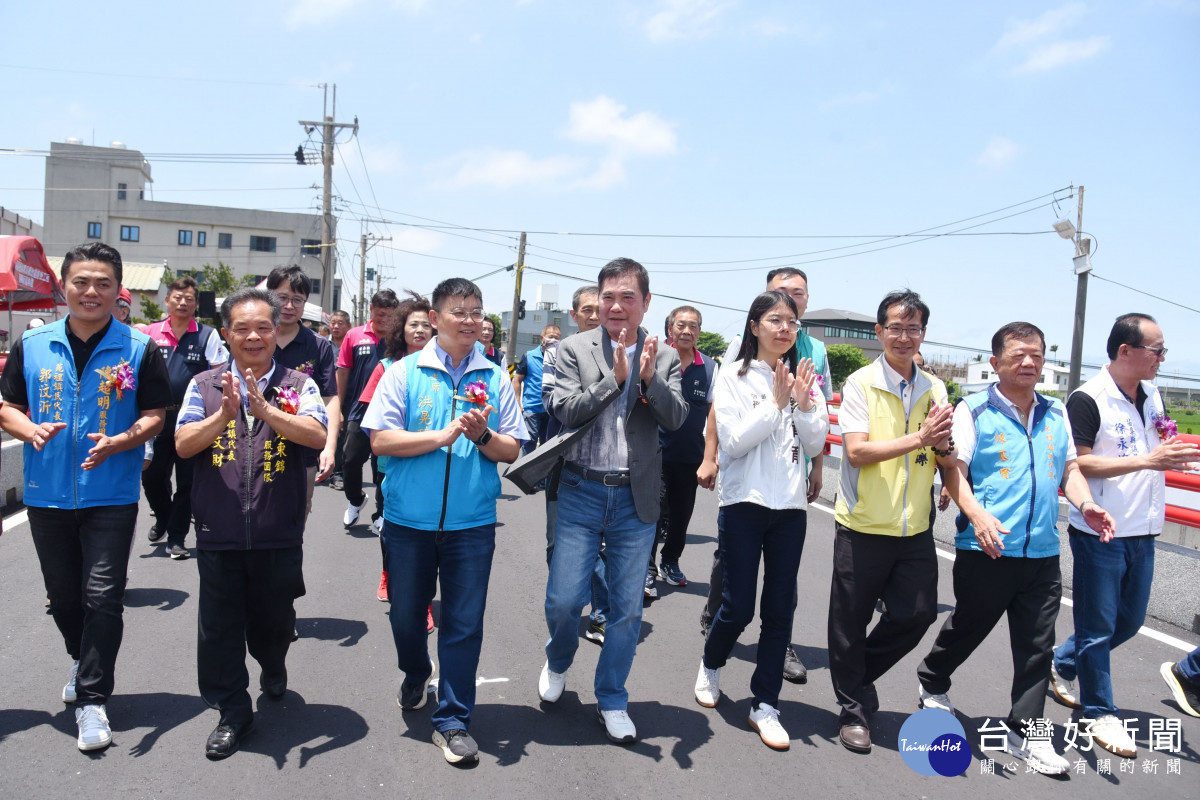房裡溪南溪橋改建竣工通車　鍾東錦帶領地方祈福過橋歡慶水患不再