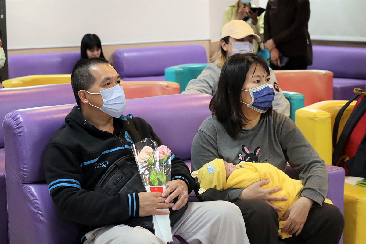部桃助高齡婦喜迎新生        母親節圓夢