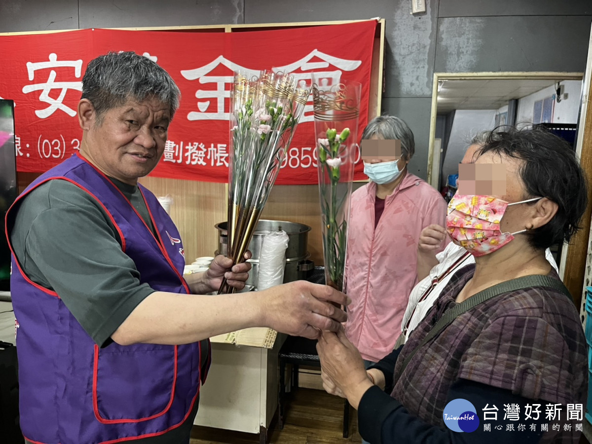 魏先生發送康乃馨