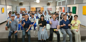 葉上時序–嚴玟鑠個展，水里商工師生一起參與優質化校園生命教育之藝文活動。