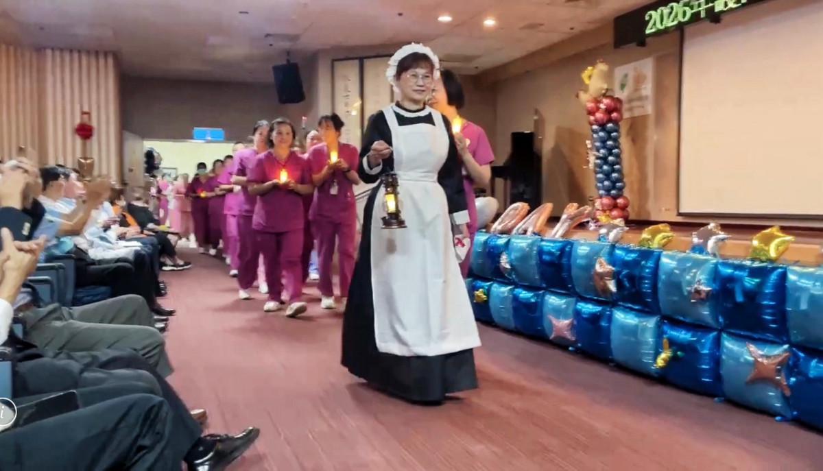 胡文郁副總院長帶領護理人員進場
