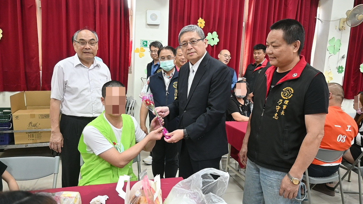 南投看守所舉辦母親節懇親　奉茶切蛋糕傳遞感恩與親情