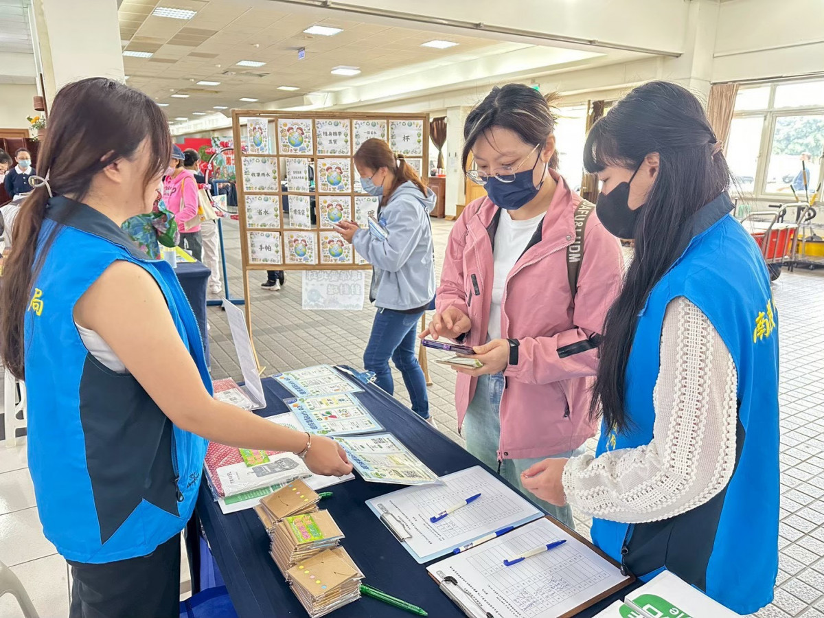南投縣環保局鼓勵民眾將綠色選擇轉化為實際行動，降低日常生活與旅遊消費對環境造成的負荷。（圖/南投縣政府環境保護局）