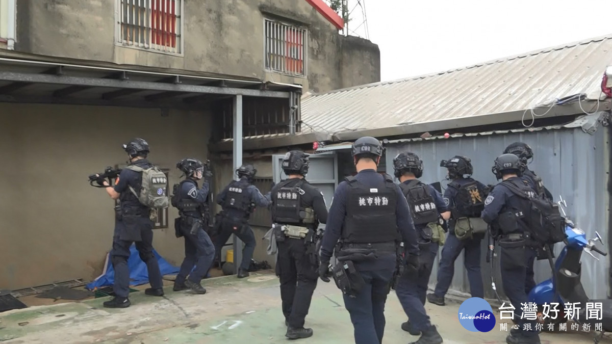 中壢警與新竹警攻堅破獲依托咪酯分裝場 。