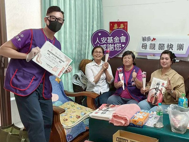 母親節前幫單親媽媽　人安基金台南平安站義工幫整理家務