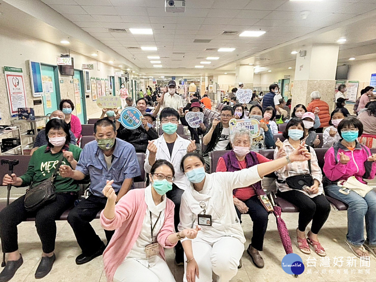 部桃新屋護肩健康　      母親節前暖心傳愛