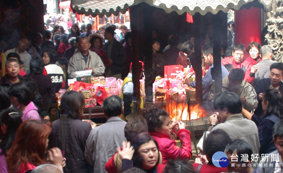 媽祖生大甲鎮瀾宮舉行媽祖祝壽科儀　陪祭信眾如潮