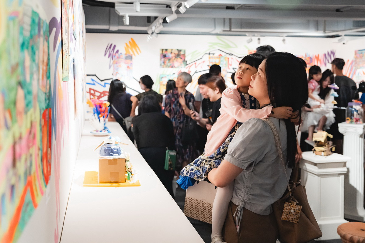 我和您的幸福時光得獎作品即起於米堤美術館展出。（溪頭米堤大飯店提供）<br />
