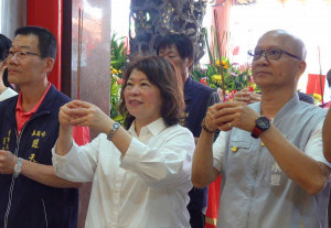 嘉義市長黃敏惠與市府團隊，分別前往嘉義市朝天宮、伏龍宮、奉天宮、天后宮、遊天宮等廟宇參拜並擔任主祭官／嘉義市府提供