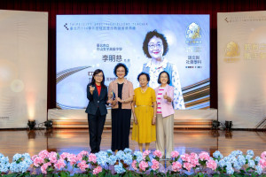 台北市立中山女高國文教師李明慈李明慈（左2）獲獎(台北市特殊優良教師）照。（圖／教育部師資培育及藝術教育司）
