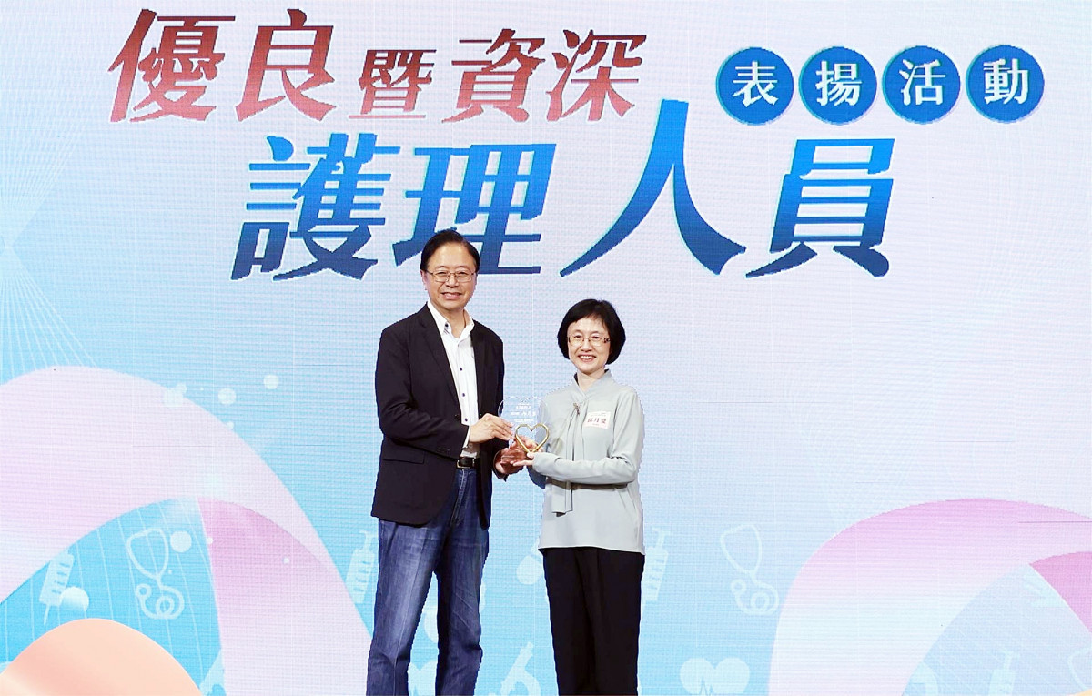 資深護理師邱月璧獲表揚　長庚首位感染管制護理長四十年資歷