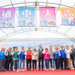 桃園市長張善政出席「延平路（國道2號南側）延伸至和平路道路新闢工程（第三期）完工通車典禮」與貴賓合影。