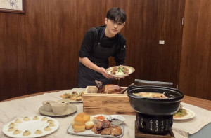 南方莊園渡假飯店主廚王俊皓帶領廚藝團隊推出全新「尊饗・竹地雞西式桌宴」。