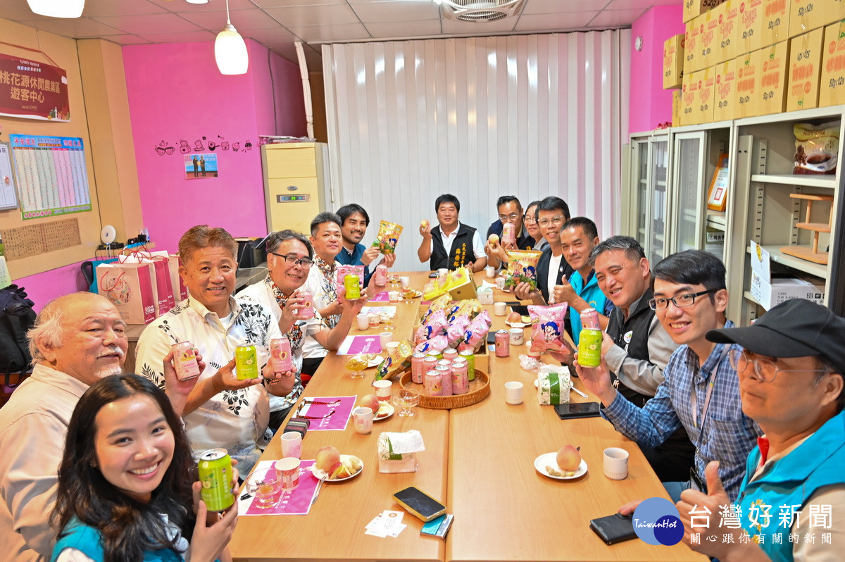 台日城市觀光交流再深化，日本沖繩市議會訪台首站蒞桃體驗在地魅力。<br />
