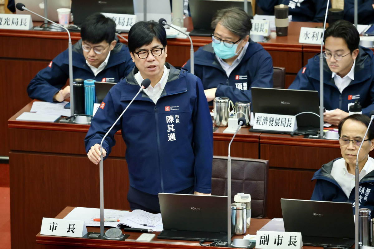 高市議員關切教學設備改善　陳其邁：加強硬體投資，縮短數位落差