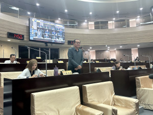 議員關心幸福巴士能否串聯讓偏鄉交通更便利。（記者扶小萍攝）