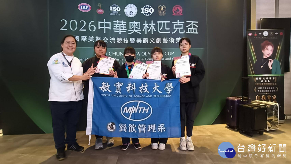 右1：蕭婕芸。右2：梁曉涵。右3：賈苡薰。左1：李又貞。左2：季旻蓉。