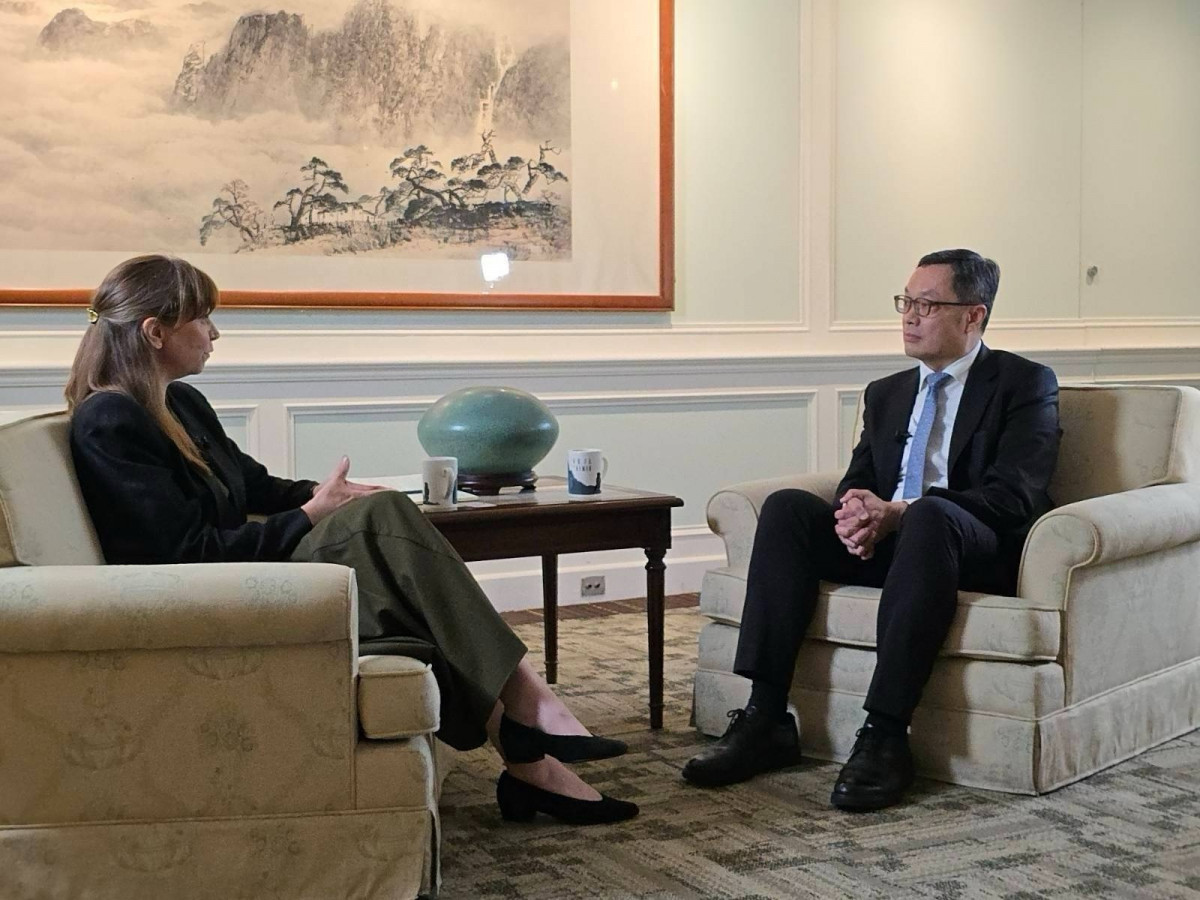 外交部政務次長陳明祺接受英國「獨立電視新聞」（ITV News）專訪（圖／外交部提供）