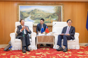 桃園市長張善政會見紐西蘭羅托魯瓦市(Rotorua)市議員Trevor Maxwell，雙方就觀光、原住民族文化及青年體育等議題深入交換意見。
