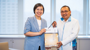 徐欣瑩第一站向新北市長侯友宜請益城市治理經驗。