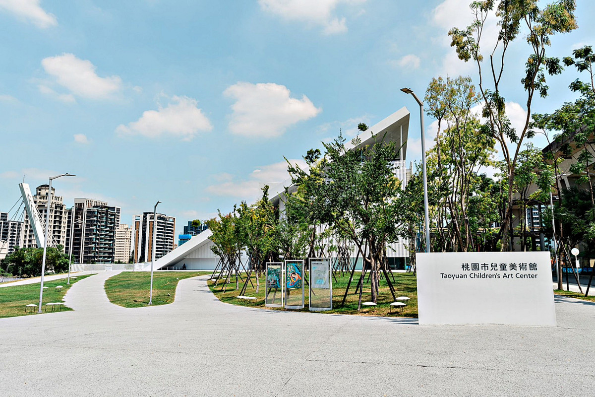 桃美館與兒美館相互串聯並坐擁萬坪綠地。攝影 熊明龍,圖片提供(桃園市立美術館)