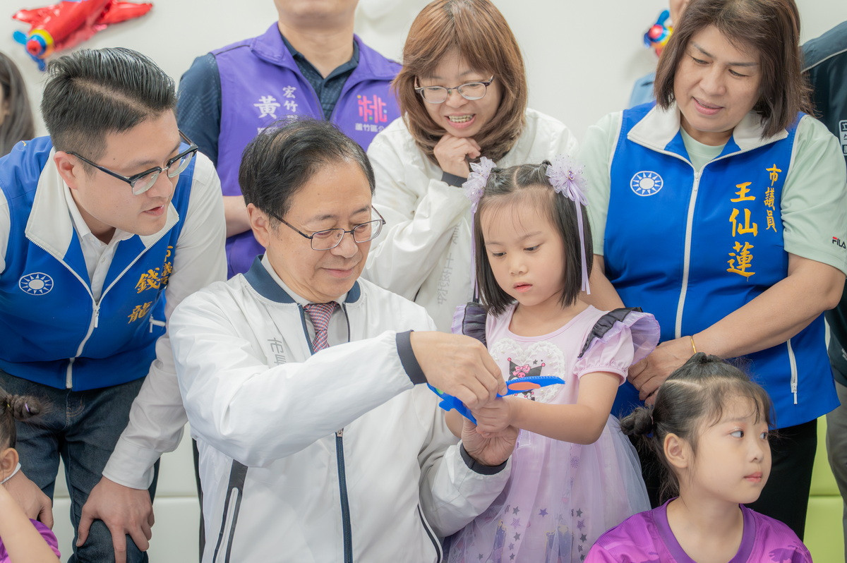 桃園市長張善政出席「公設民營蘆竹宏竹托嬰中心開幕活動」。<br />