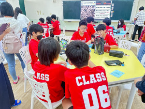「CEO酷課」觀課活動：參訪教師實地走入課堂，觀摩學生學習歷程與課堂互動。