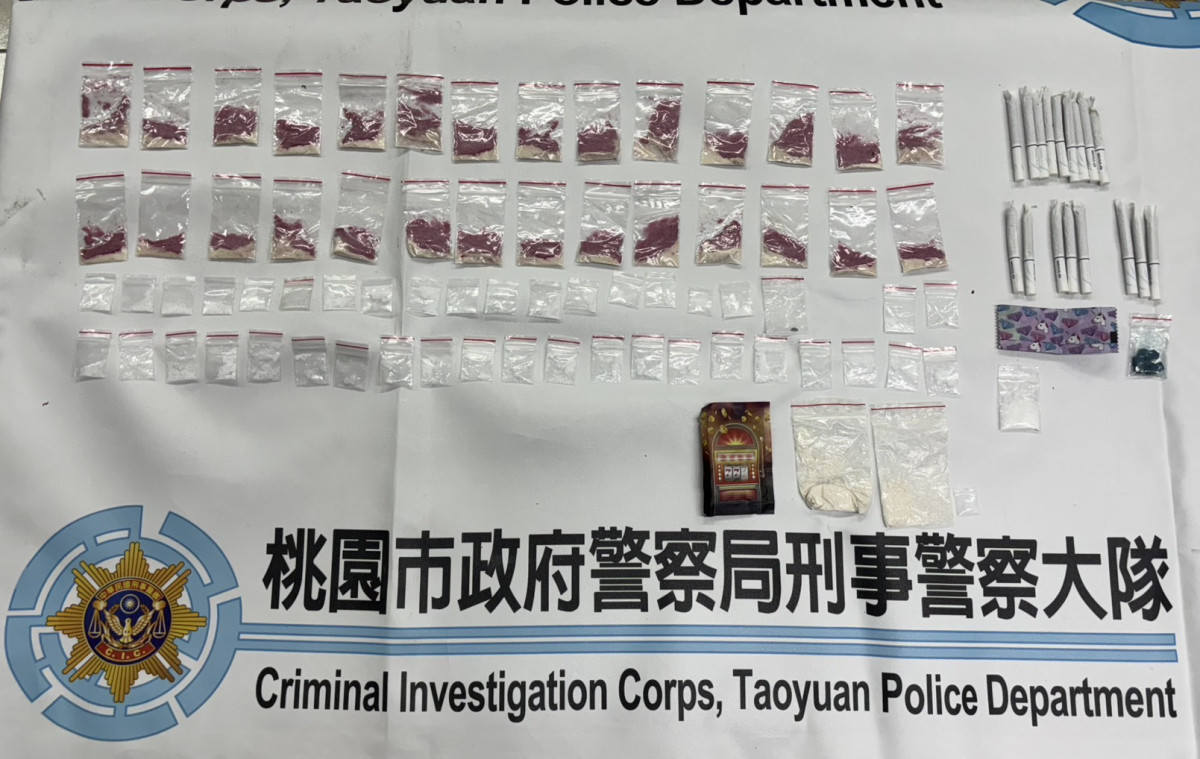 警方全面搜索查扣毒品物證。<br />
<br />