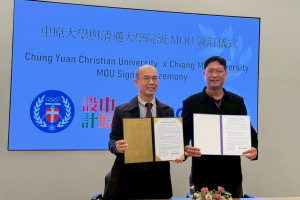 中原大學設計學院與泰國清邁大學建築學院簽署院級合作備忘錄。（左起：趙家麟、Dr. Worrasit Tantinipankul）