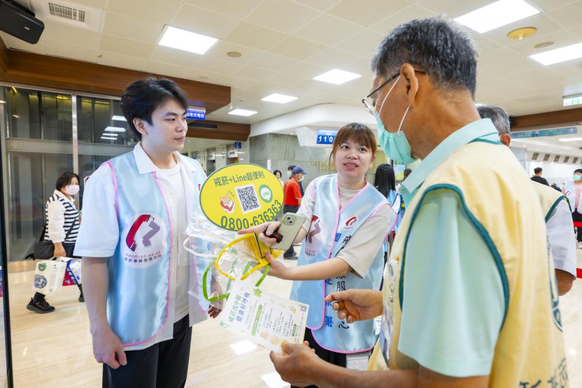 衛福部國健署推動的戒菸專線服務持續發揮功能。彰基自109年承接該項服務以來,近兩年服務量已超過77,000人次。圖/彰基醫院提供