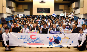 來自吳鳳科大及崑山科大等2校、5系所的31位「雙軌訓練旗艦計畫」畢業生歡慶畢業，象徵正式開啟職涯新篇章