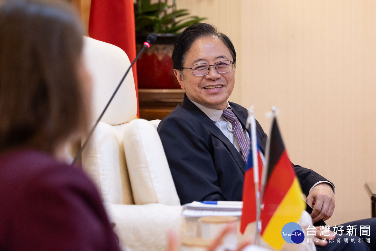 桃園市長張善政與德國經濟辦事處首席代表暨處長蘭依樺博士（Dr. Eva Langerbeck）會談。<br />
