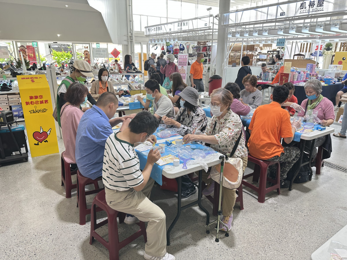 北門市場艾草DIY親子活動　愛恆基金會陪伴慢飛兒走出家門