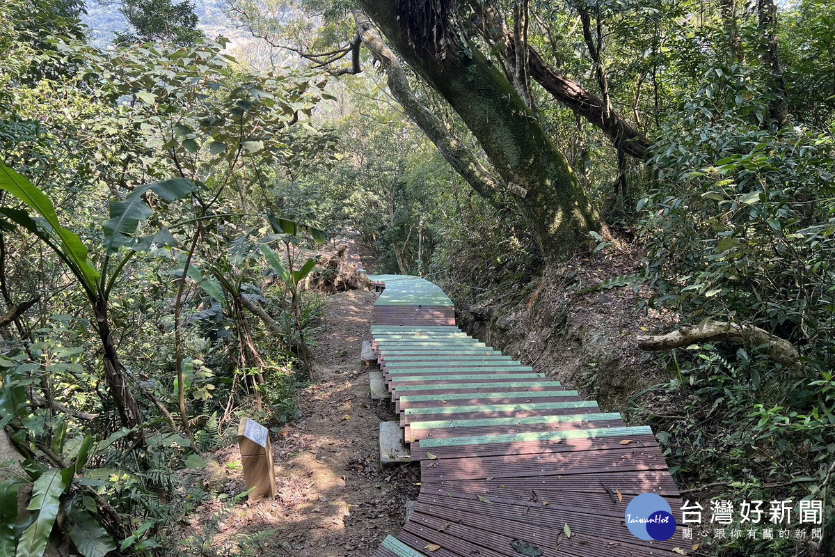 打造北橫人文山林旅遊新亮點，桃園復興「枕頭山步道」環境改善工程完工啟用。<br />
