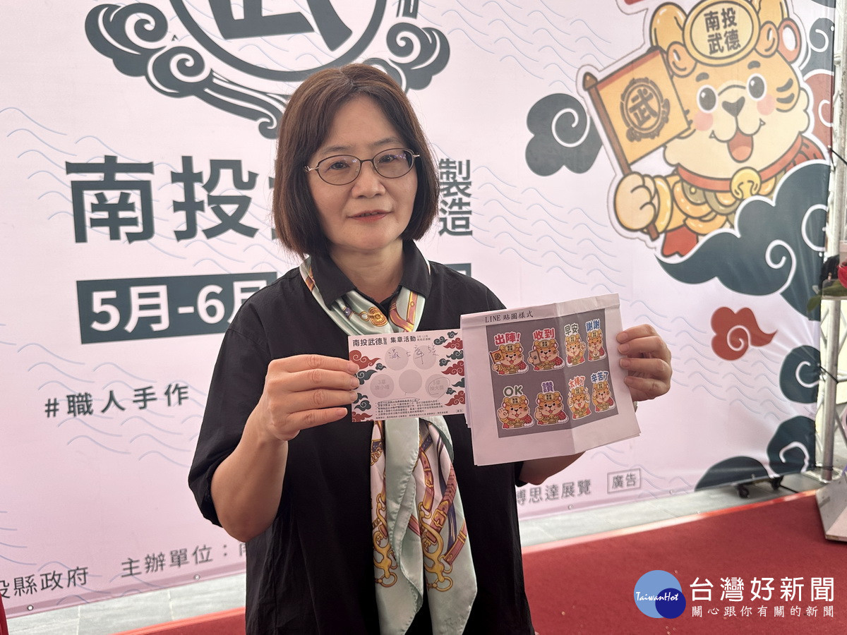 文化局代理局長李玉蘭說明活動豐富集點可抽紅包。（記者扶小萍攝）