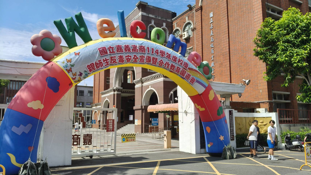 國立嘉義高級商業職業學校今天舉行創校87周年校慶園遊會／陳致愷攝影