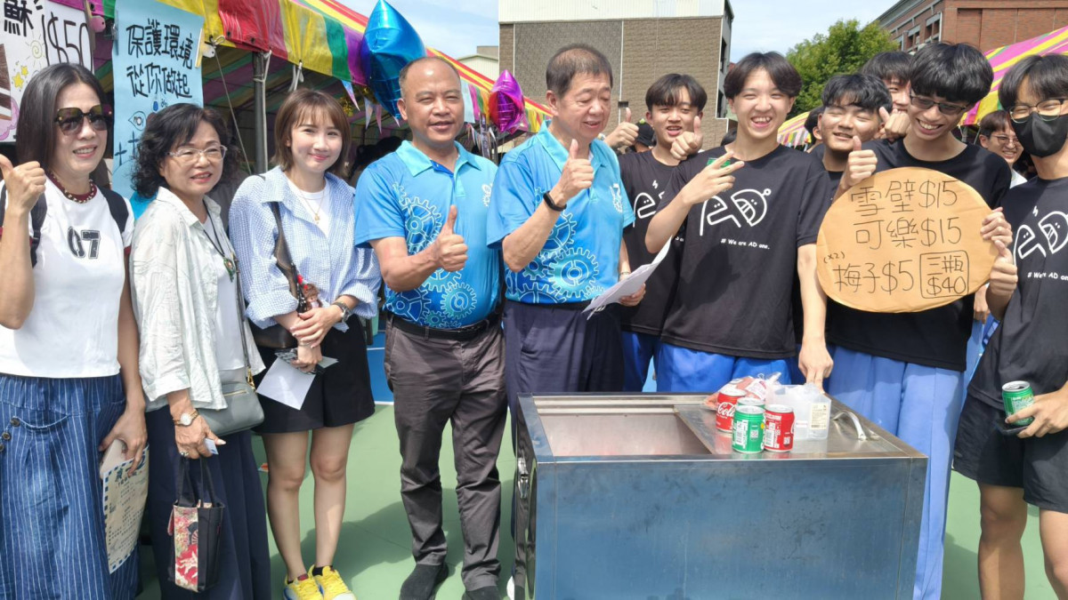 國立嘉義高級商業職業學校今天舉行創校87周年校慶園遊會／陳致愷攝影