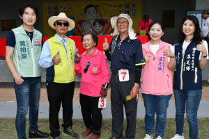 林世賢市長左手邊的莊施螺與謝宗熙都是高齡95歲還在打球。圖／彰化市公所提供