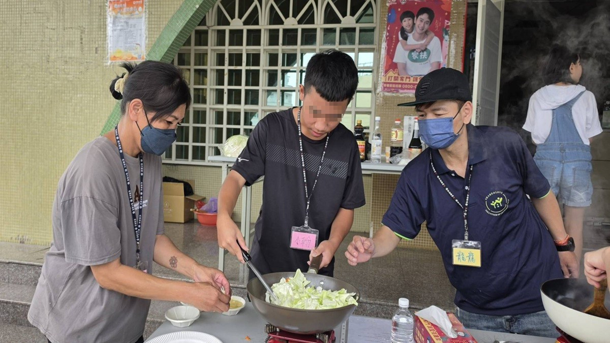 家扶食育計畫「家友小廚師」烹飪營　讓扶助家庭親子一起動手做料理