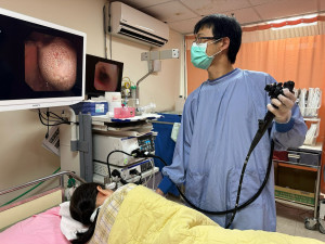 衛生福利部豐原醫院肝膽腸胃科醫師王柏政指出，食道癌因早期症狀不明顯，許多患者確診時已屬中晚期，治療困難且預後較差。(圖非當事患者)