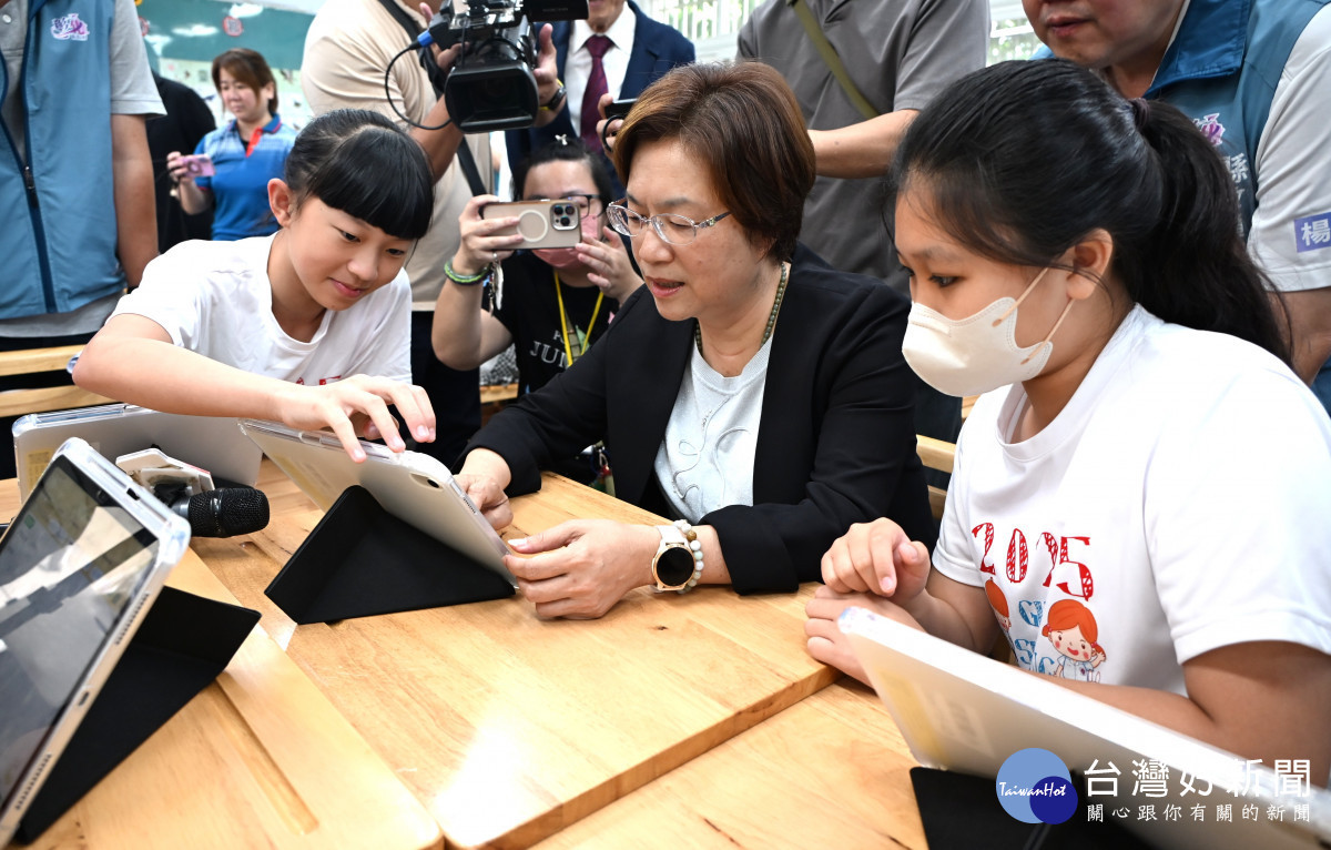彰化斥資近10億推動「生生有平板」，率先完成全縣學生一人一機。圖／記者鄧富珍攝