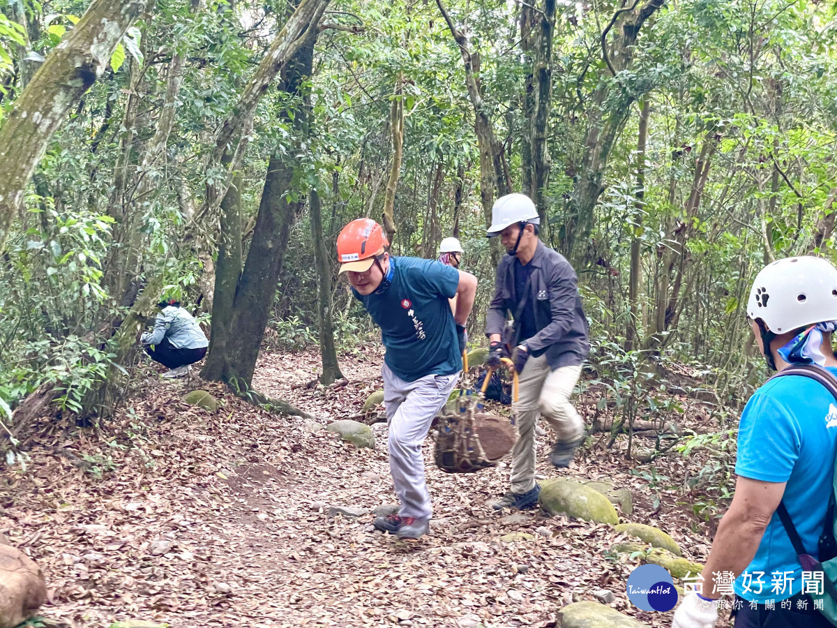 手作修復大坑5-1號　數十志工齊力守護山林「用雙手修一條山路」