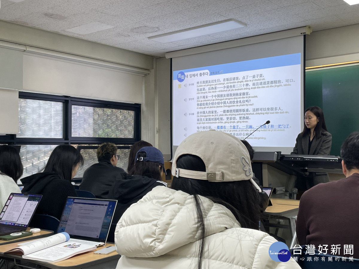 中原大學應華系學生在延世大學觀摩華語課程，透過實地參與了解韓國高等教育現場的華語教學模式。